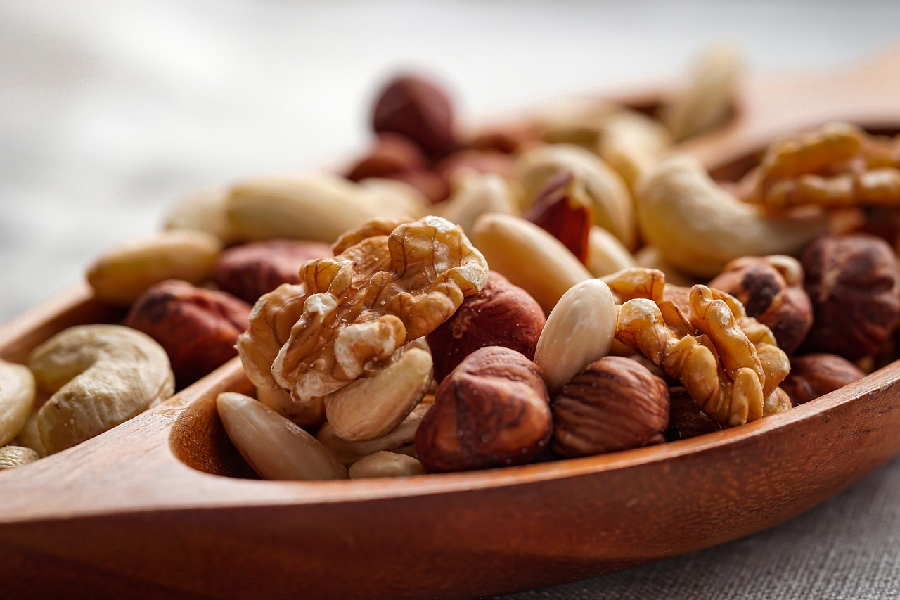 nuts-5501221_1280