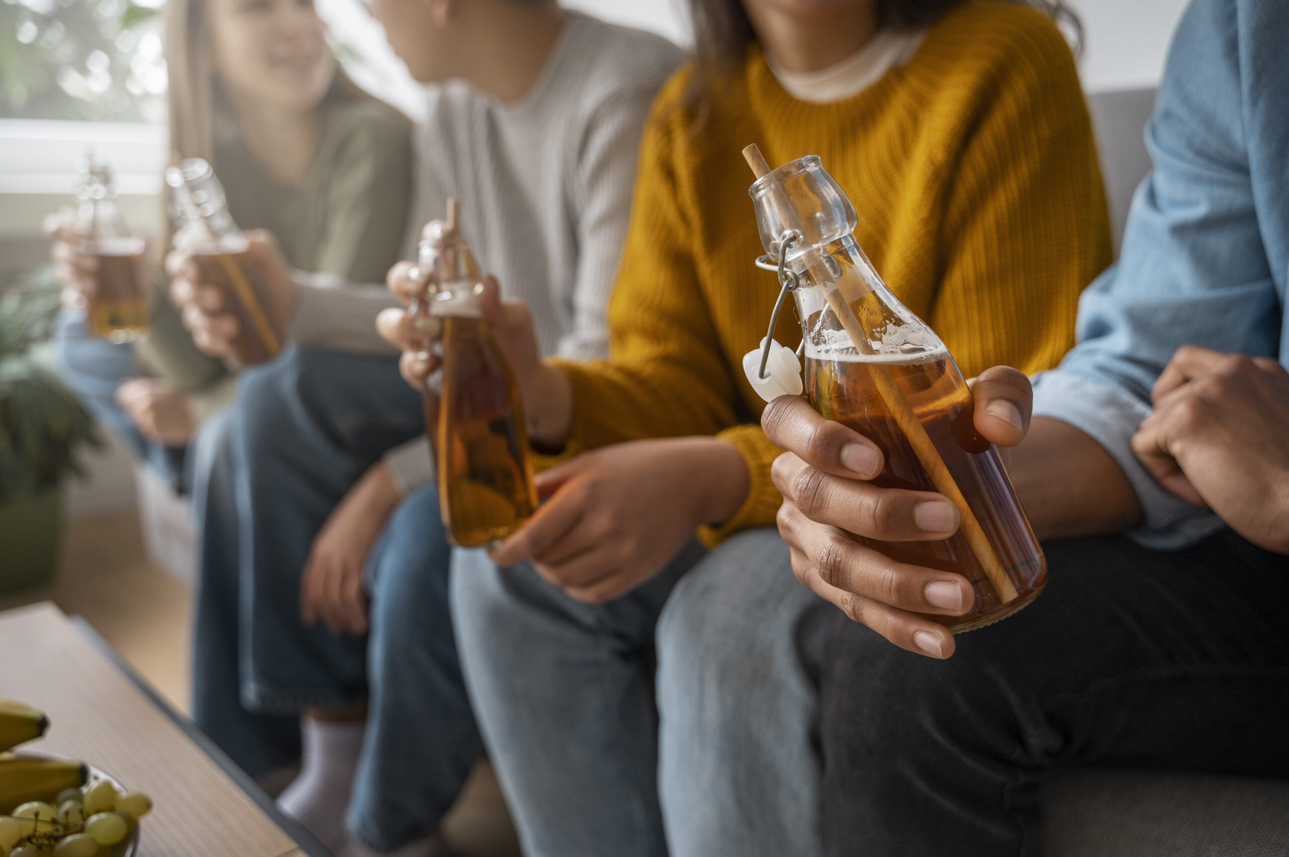 friends-drinking-kombucha-scaled