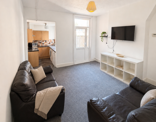 How to Get Along With Your New Student Housemates