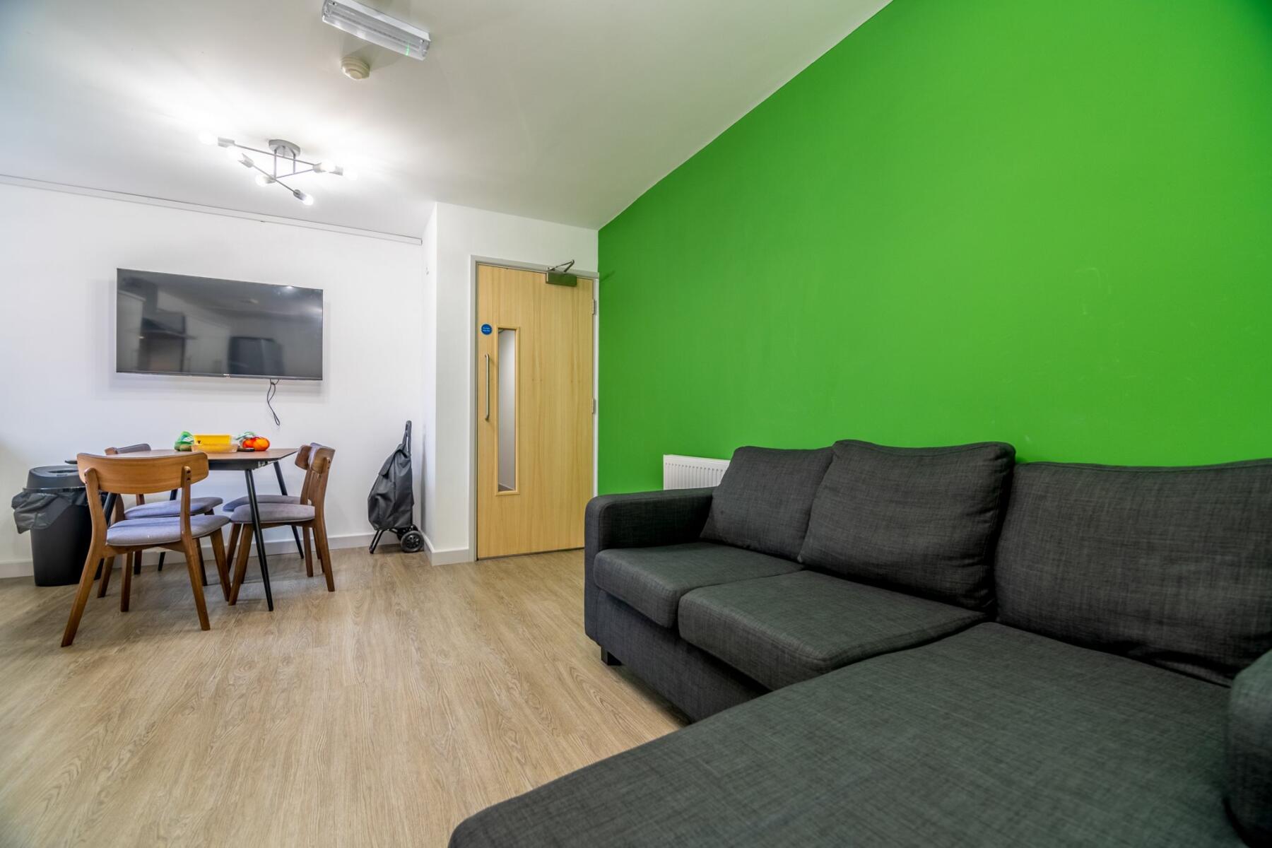 5 beds student accommodation in Birmingham · Available from 2nd September 2024